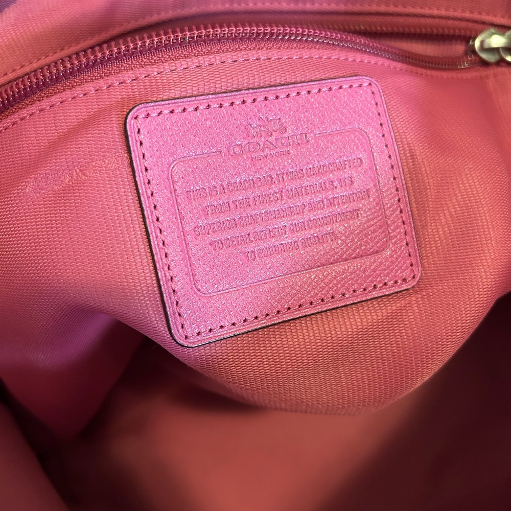 Coach Fuchsia pink cross grain Leather
Tote Bag. Model Number: F33915 - Picture 4 of 10